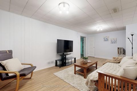 Photo 25 at 17 Brenham Crescent, Newtonbrook East, Toronto