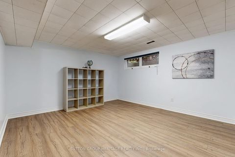 Photo 26 at 17 Brenham Crescent, Newtonbrook East, Toronto