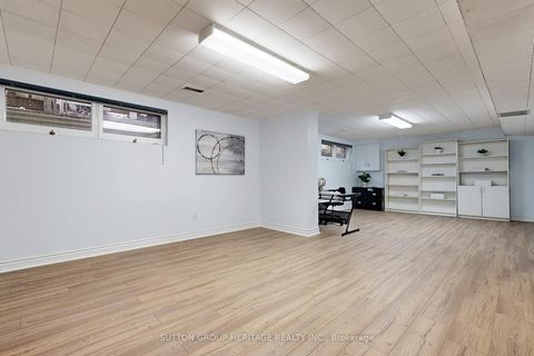 Photo 27 at 17 Brenham Crescent, Newtonbrook East, Toronto