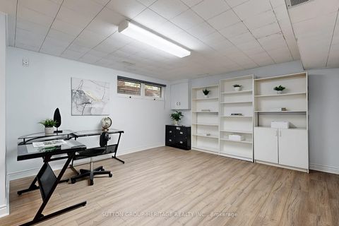 Photo 28 at 17 Brenham Crescent, Newtonbrook East, Toronto