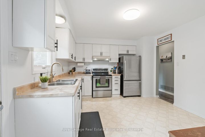 Photo 11 at 28 Adams Court, AC Acton, Halton Hills