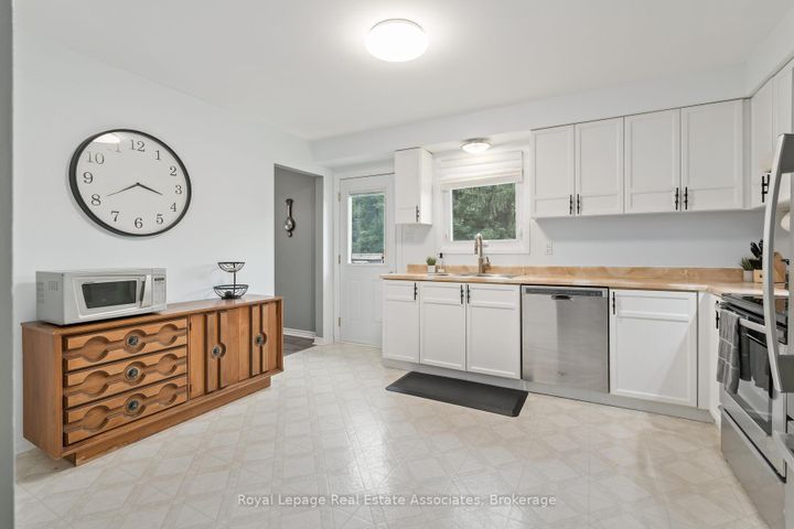 Photo 12 at 28 Adams Court, AC Acton, Halton Hills