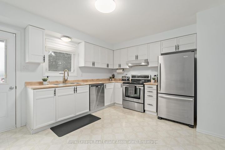 Photo 13 at 28 Adams Court, AC Acton, Halton Hills