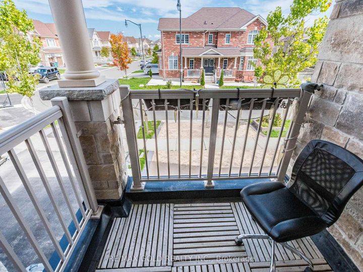 Photo 9 at 62 Masken Circle, Northwest Brampton, Brampton