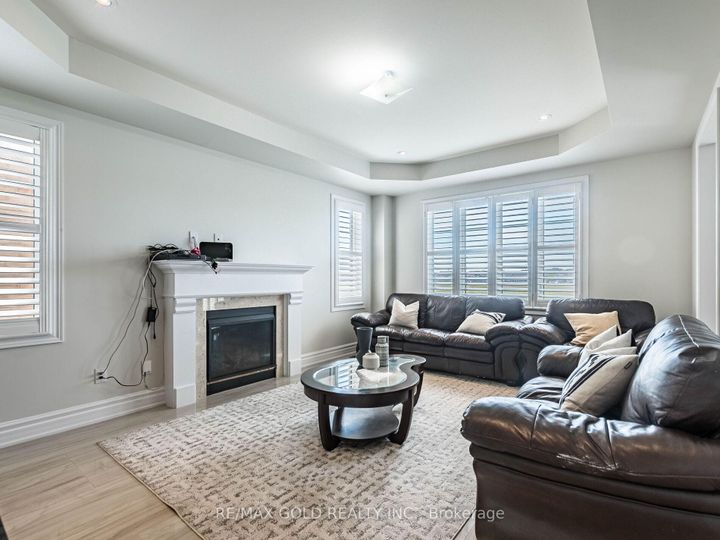 Photo 10 at 62 Masken Circle, Northwest Brampton, Brampton