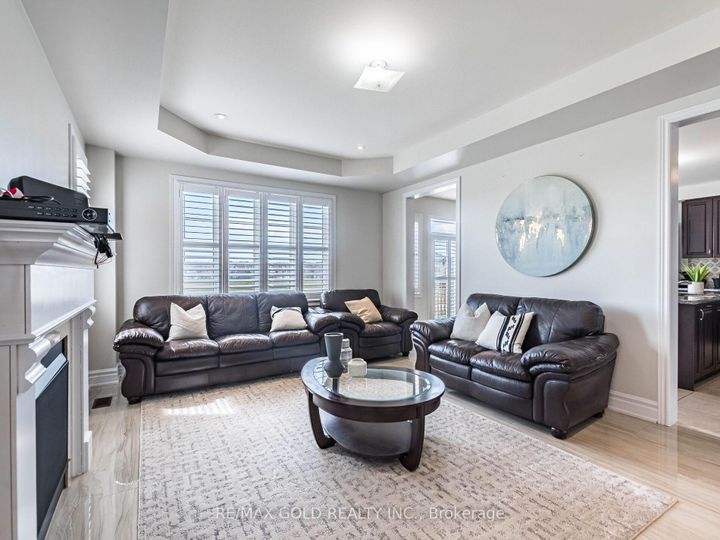 Photo 11 at 62 Masken Circle, Northwest Brampton, Brampton