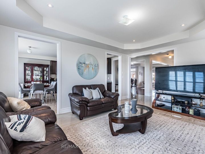 Photo 13 at 62 Masken Circle, Northwest Brampton, Brampton