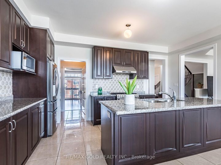 Photo 16 at 62 Masken Circle, Northwest Brampton, Brampton