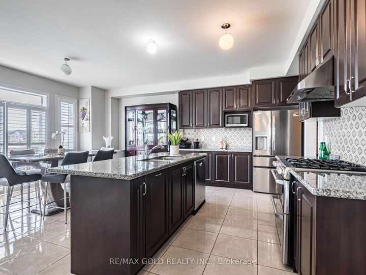 Photo 18 at 62 Masken Circle, Northwest Brampton, Brampton