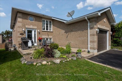 Photo 1 at 34 Butternut Drive, Holly, Barrie