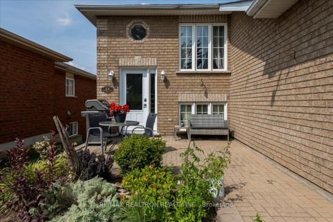 Photo 2 at 34 Butternut Drive, Holly, Barrie