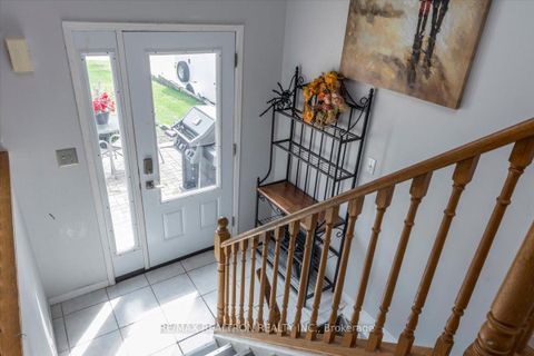 Photo 3 at 34 Butternut Drive, Holly, Barrie