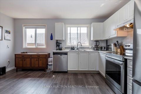 Photo 5 at 34 Butternut Drive, Holly, Barrie