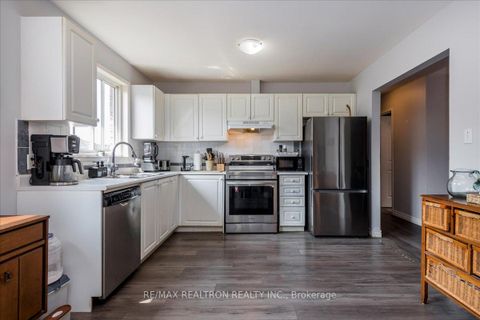 Photo 6 at 34 Butternut Drive, Holly, Barrie