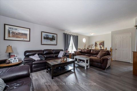 Photo 7 at 34 Butternut Drive, Holly, Barrie