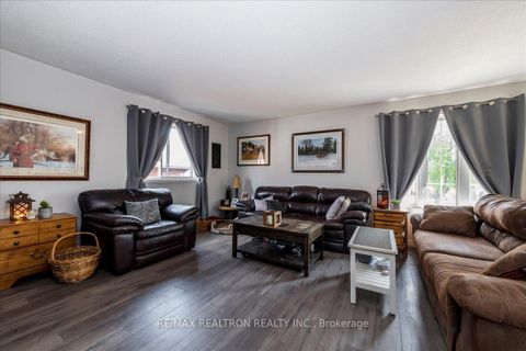 Photo 8 at 34 Butternut Drive, Holly, Barrie