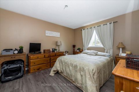 Photo 10 at 34 Butternut Drive, Holly, Barrie