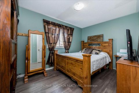 Photo 12 at 34 Butternut Drive, Holly, Barrie