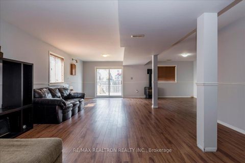 Photo 13 at 34 Butternut Drive, Holly, Barrie