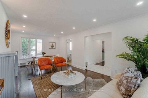 Photo 5 at 58 Old Oak Road, Kingsway South, Toronto