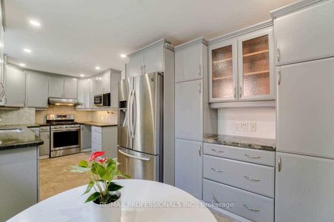 Photo 10 at 58 Old Oak Road, Kingsway South, Toronto