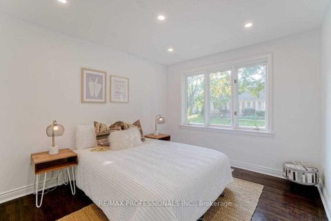 Photo 15 at 58 Old Oak Road, Kingsway South, Toronto