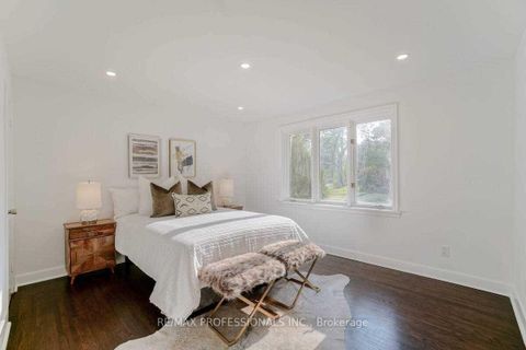 Photo 17 at 58 Old Oak Road, Kingsway South, Toronto