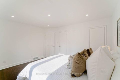 Photo 18 at 58 Old Oak Road, Kingsway South, Toronto