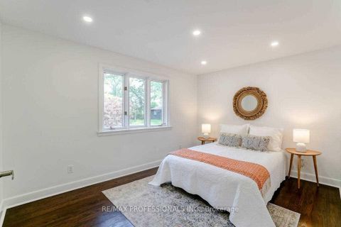 Photo 19 at 58 Old Oak Road, Kingsway South, Toronto