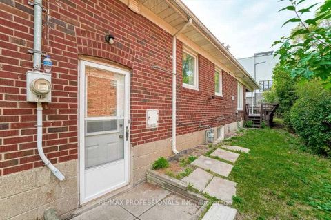 Photo 33 at 58 Old Oak Road, Kingsway South, Toronto