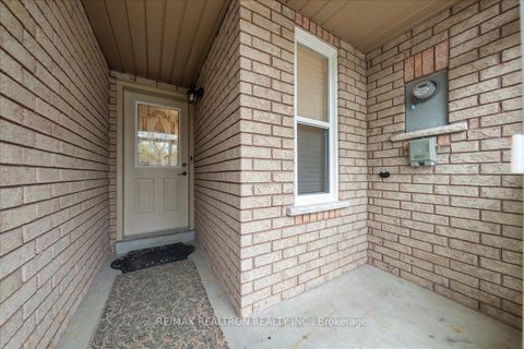 Photo 2 at 63 Carousel Crescent, Oak Ridges Lake Wilcox, Richmond Hill