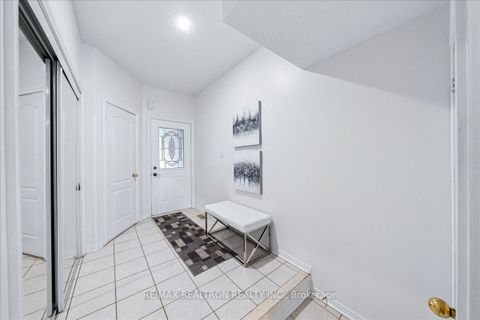 Photo 4 at 63 Carousel Crescent, Oak Ridges Lake Wilcox, Richmond Hill