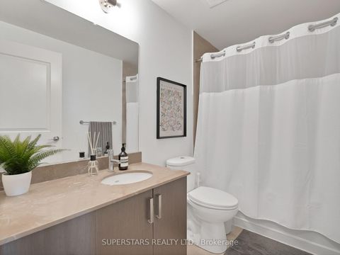 Photo 13 at 620 - 7608 Yonge Street, Yorkhill, Vaughan