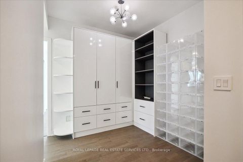 Photo 1 at 905 - 501 St Clair Avenue W, Casa Loma, Toronto