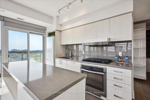 Photo 5 at 905 - 501 St Clair Avenue W, Casa Loma, Toronto
