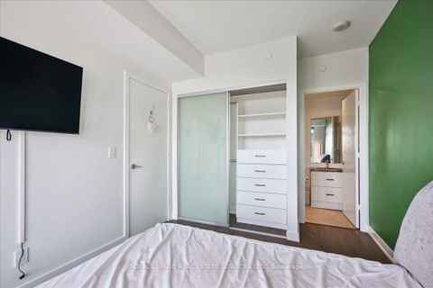 Photo 8 at 905 - 501 St Clair Avenue W, Casa Loma, Toronto