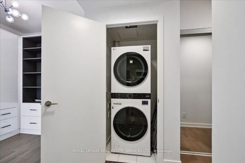 Photo 13 at 905 - 501 St Clair Avenue W, Casa Loma, Toronto