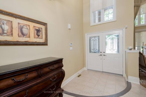 Photo 4 at 16 Saint Clare Boulevard, Vellore Village, Vaughan