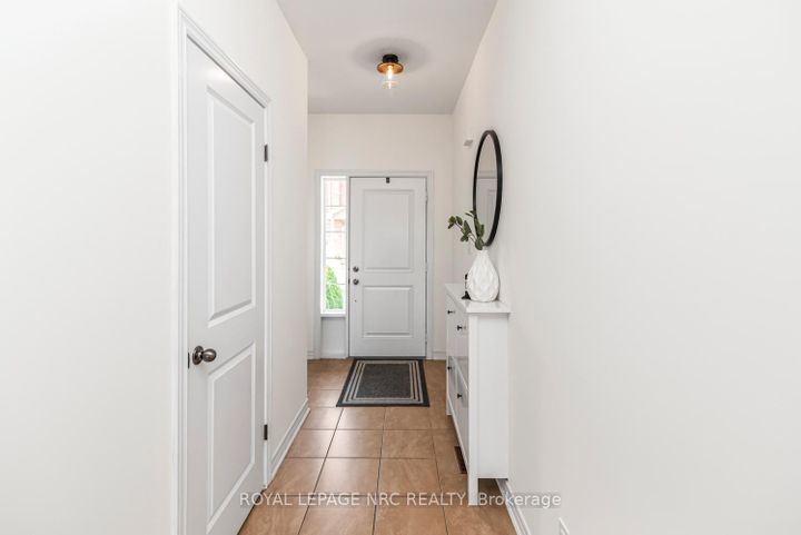 Photo 4 at 22 - 45 Seabreeze Crescent, Stoney Creek, Hamilton
