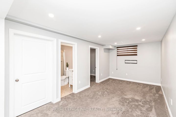 Photo 26 at 22 - 45 Seabreeze Crescent, Stoney Creek, Hamilton