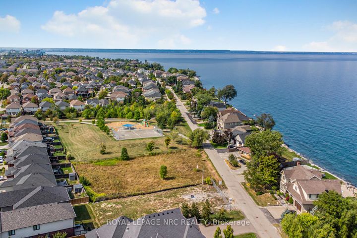 Photo 37 at 22 - 45 Seabreeze Crescent, Stoney Creek, Hamilton
