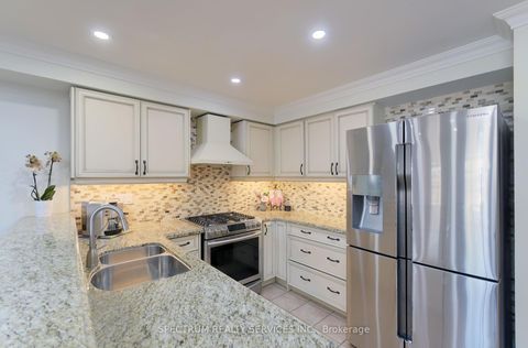 Photo 9 at 66 Decoroso Drive, Sonoma Heights, Vaughan