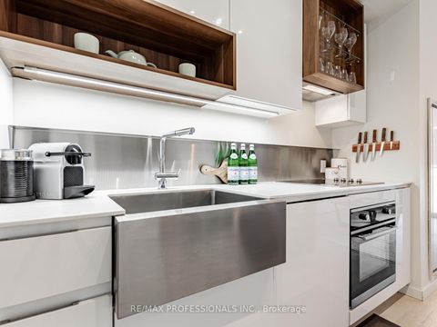 Photo 7 at 401 - 383 Sorauren Avenue, Roncesvalles, Toronto
