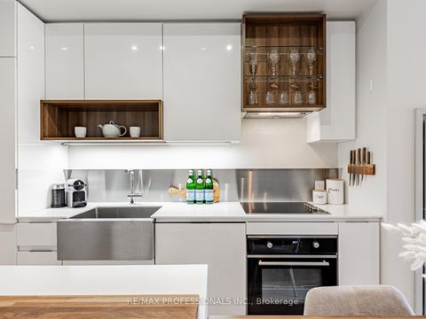 Photo 8 at 401 - 383 Sorauren Avenue, Roncesvalles, Toronto