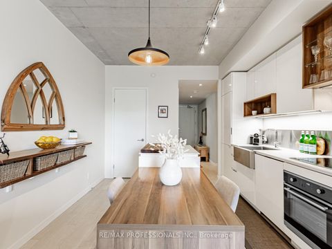 Photo 9 at 401 - 383 Sorauren Avenue, Roncesvalles, Toronto