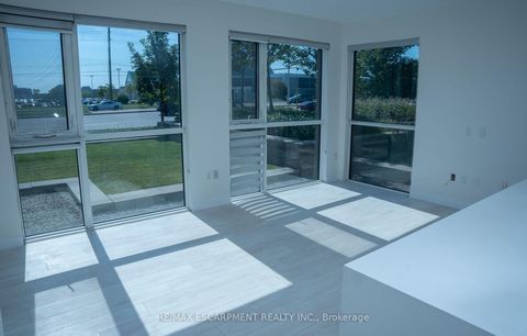 Photo 13 at 103 - 210 Sabina Drive, GO Glenorchy, Oakville