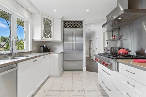 Photo 14 at 165 Clearview Heights, King City, King Photo 14 at 165 Clearview Heights, King City, King