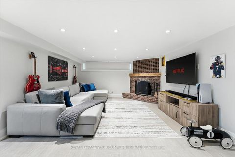 Photo 33 at 165 Clearview Heights, King City, King Photo 33 at 165 Clearview Heights, King City, King