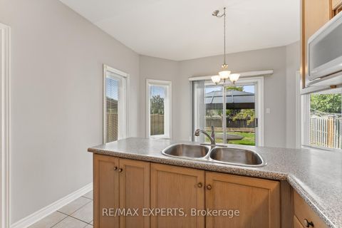 Photo 14 at 157 Cherokee Drive, Maple, Vaughan