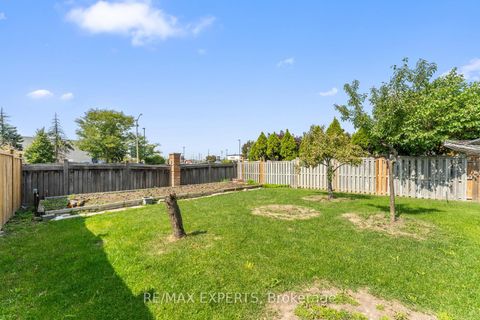 Photo 39 at 157 Cherokee Drive, Maple, Vaughan